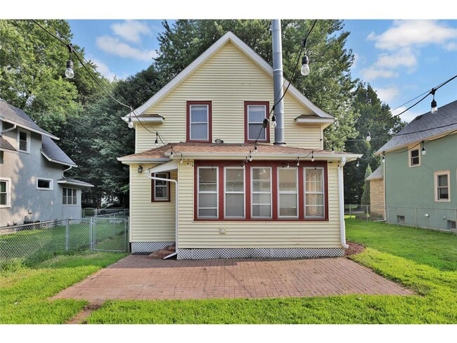 Building Photo - 2122 Temple Ct