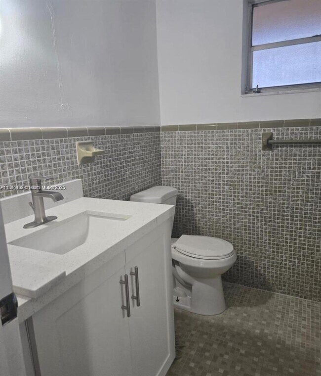 Building Photo - 1 bedroom in North miami FL 33179