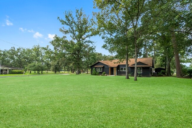 Building Photo - 62 Greenbriar Dr