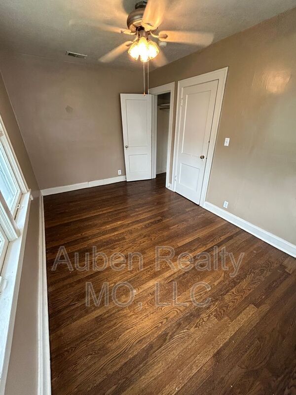 Building Photo - 5405 Harrison St