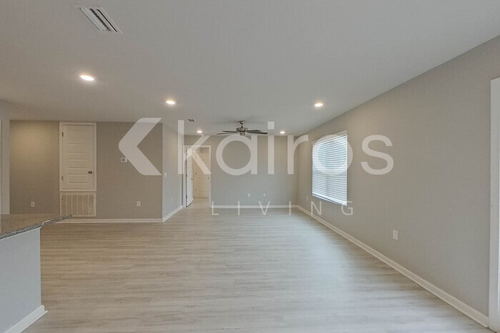 Building Photo - 253 Monarch Ln