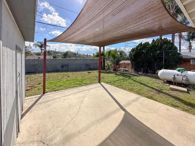 Building Photo - CUTE CONDO IN A DUPLEX W/ LARGE BACKYARD AVAILABLE FOR RENT!