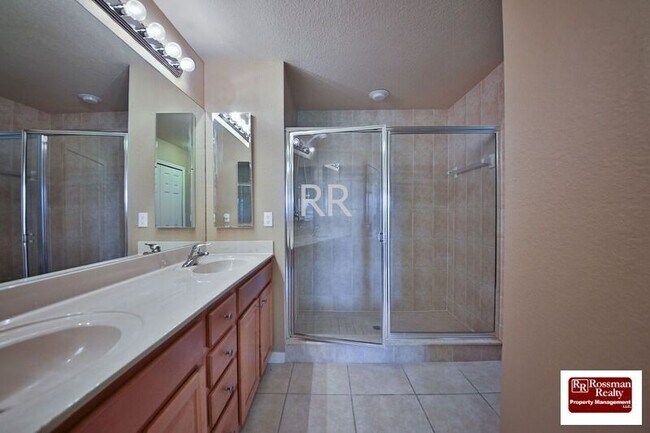 Building Photo - Santa Barbara Villas