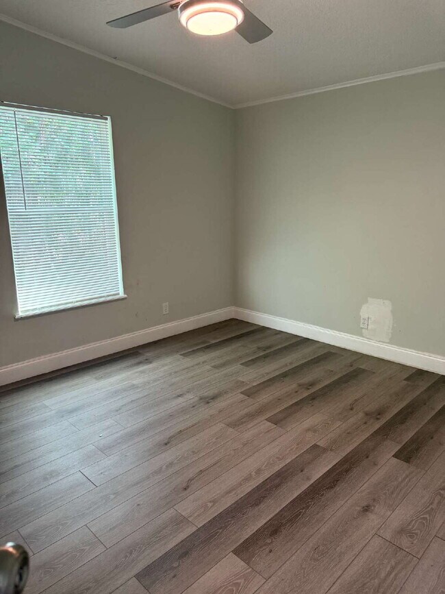 Building Photo - "Charming 3-Bed, 2-Bath Mobile Home Retrea...