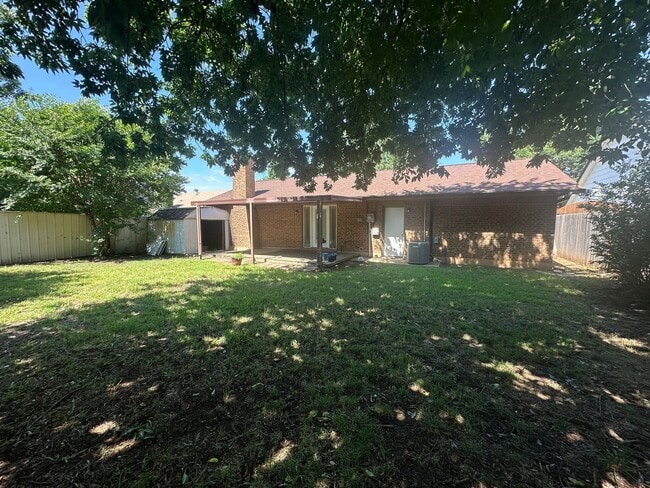 Building Photo - 312 S Avery Dr