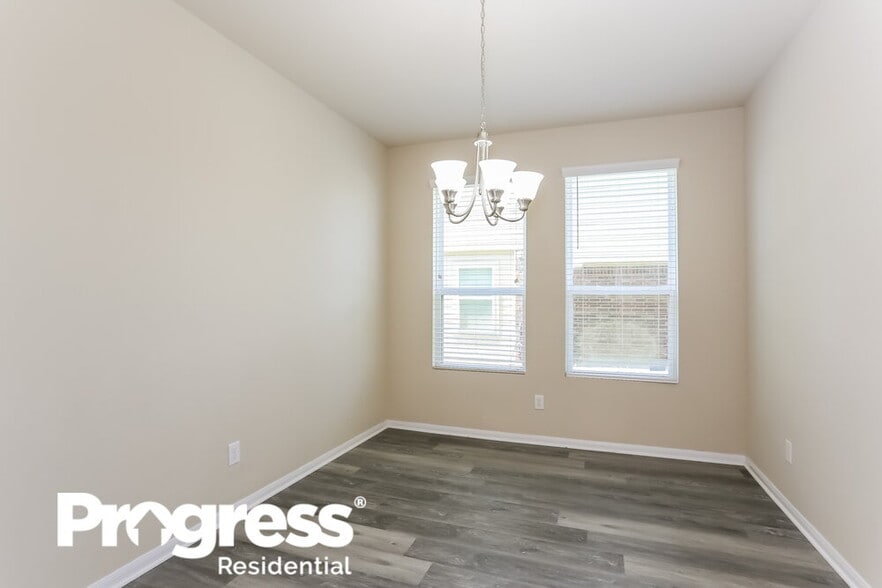 Building Photo - 12430 Greencanyon Dr