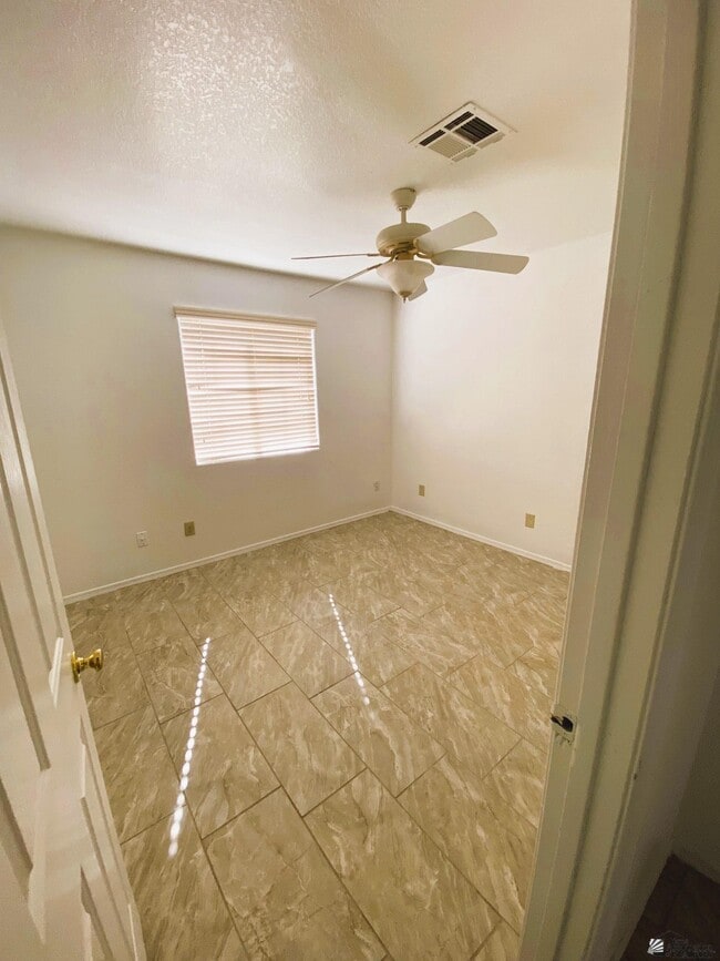 Building Photo - 1422 Andrea Ave