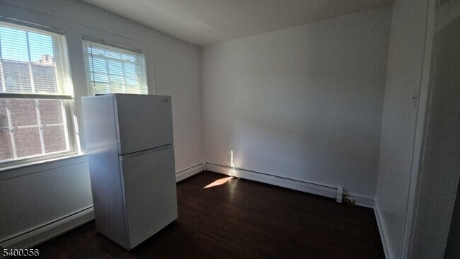 Building Photo - 264 Pomona Ave