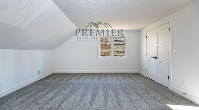 Building Photo - Stunning Remodeled 4 bedroom / 4 bath-2026...