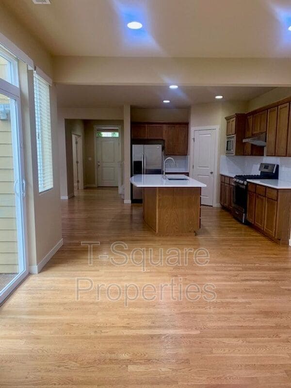 Building Photo - 10218 242nd Ave NE