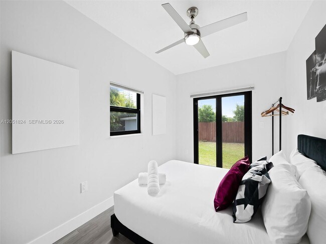 Building Photo - 2301 E Las Olas Blvd