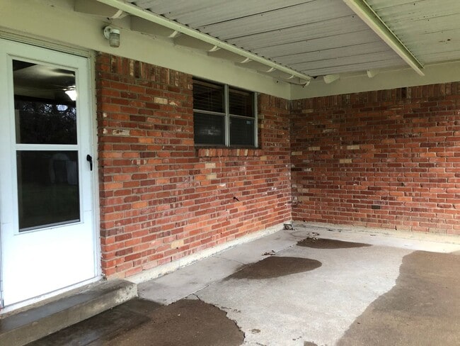 Building Photo - Coming Soon Spacious 3 Bedroom 2 Bath Home in Southwest Fort Worth