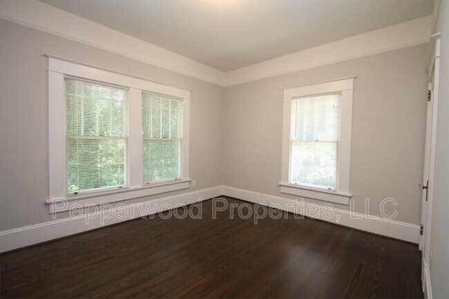 Building Photo - 550 Cecil Ct