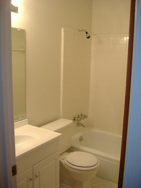 Building Photo - 107 Avondale Rd