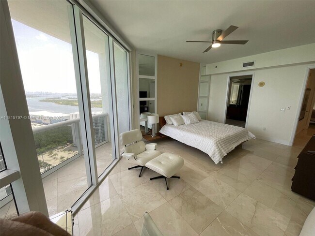 Building Photo - 15901 Collins Ave