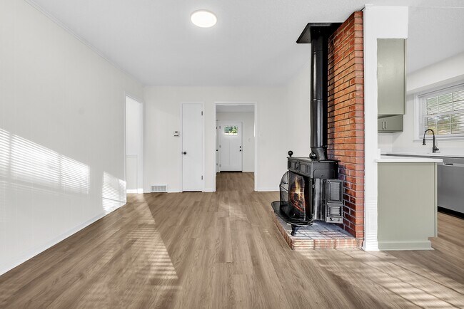 Building Photo - 8493 Cedarbrush Dr