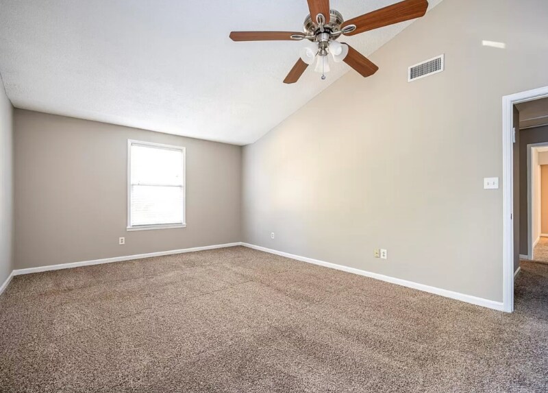 Building Photo - 10420 Meadow Crest Ln