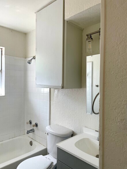 Building Photo - 8337 Clifford St