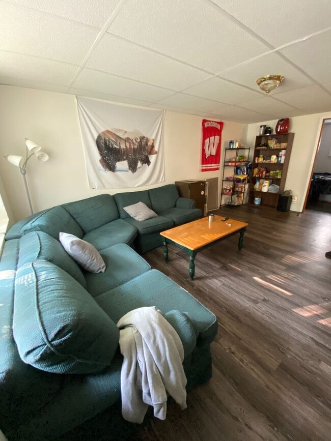 Building Photo - 3 Bedroom Near Campus