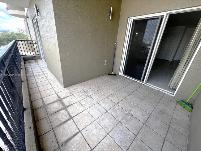 Building Photo - 120 SW 37th Ave