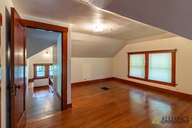 Building Photo - Gorgeous Home!!