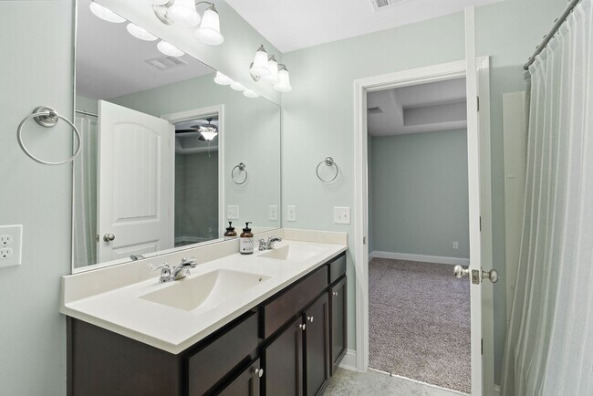 Building Photo - Charming 3 Bedroom Townhome with Private Patio & Fenced Backyard