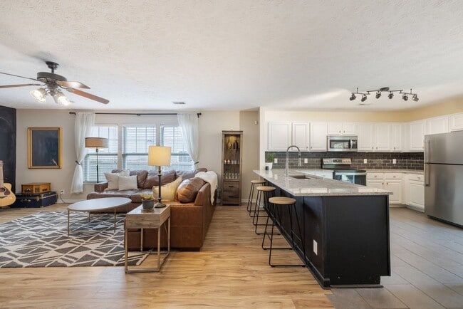 Building Photo - Single Family Home For Lease