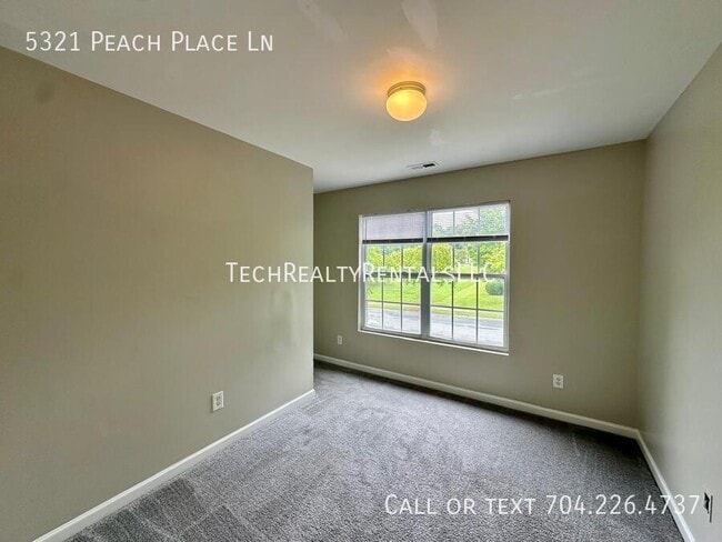 Building Photo - 5321 Peach Pl Ln