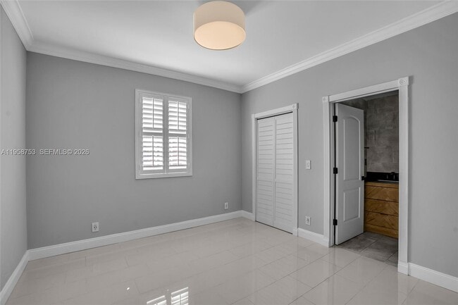 Building Photo - 1231 Sorrento Dr