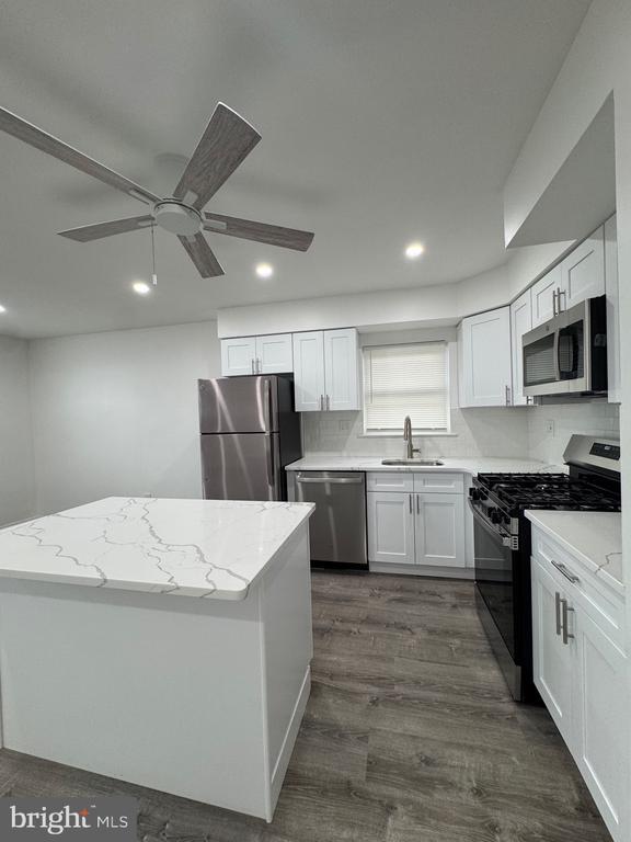 Building Photo - 9762 Hilspach St