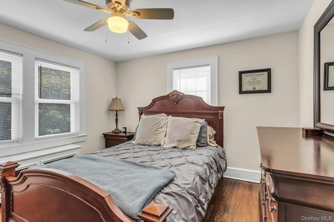 Building Photo - 23 W 7th St