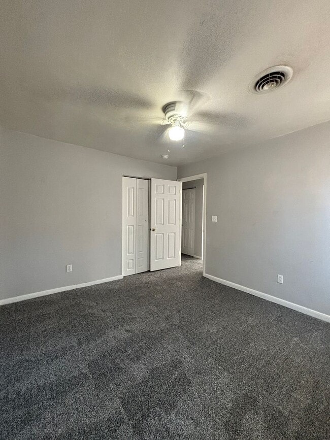 Building Photo - Adorable Two Bedroom Duplex In Truxton