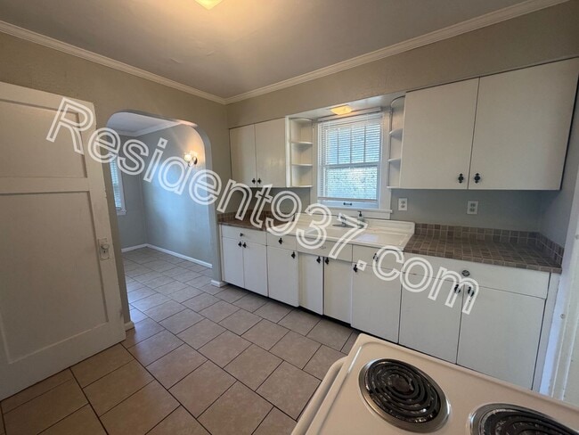 Building Photo - 2 Bed 1 Bath