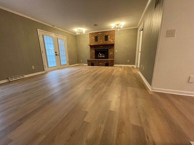 Den with gas fireplace - 3 Tyrol Ct