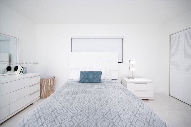 Building Photo - 10875 SW 112nd Ave