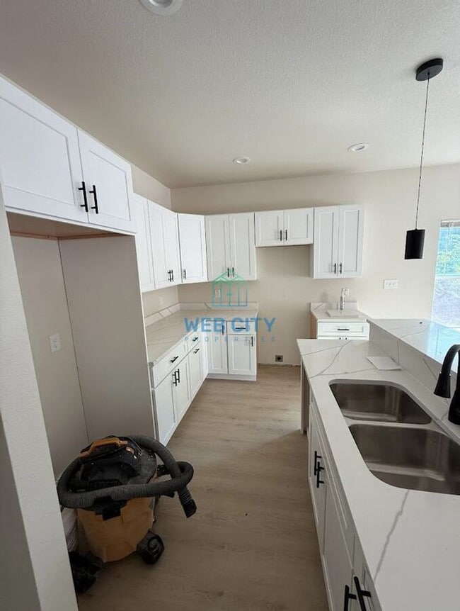 Building Photo - 2505 Lenway St