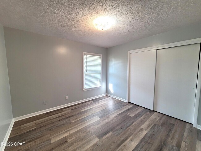 Building Photo - 2512 W 27th St