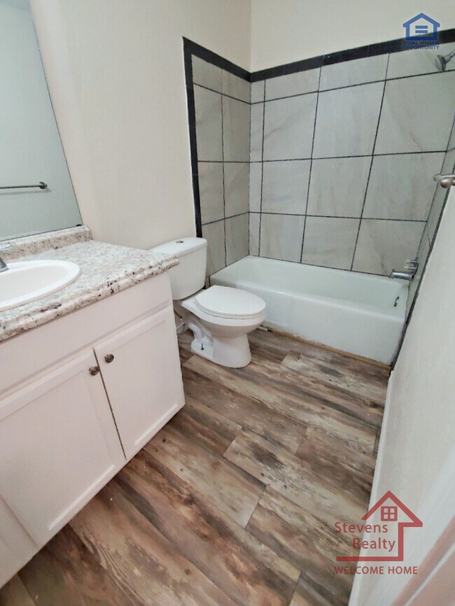 Building Photo - 2110 NW Lindy Ave