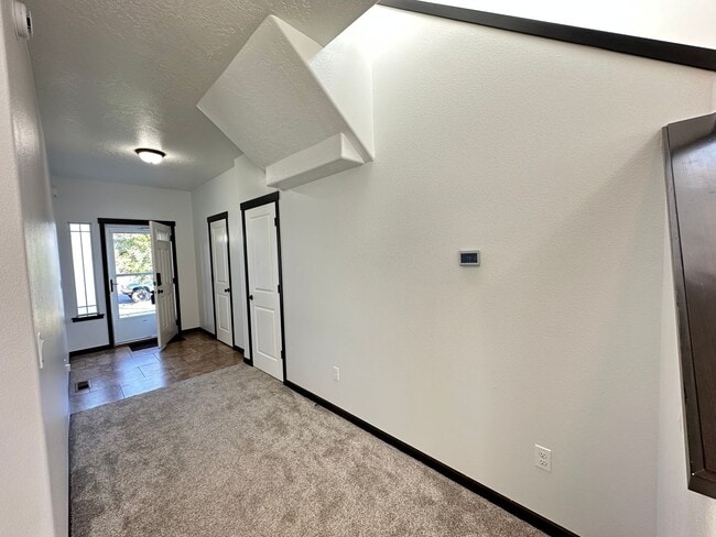 Building Photo - Fieldstone Home