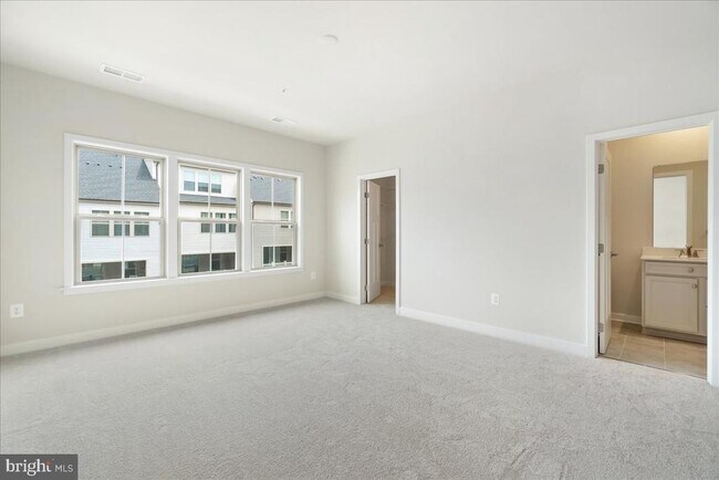 Building Photo - 10132 Lake Linganore Blvd