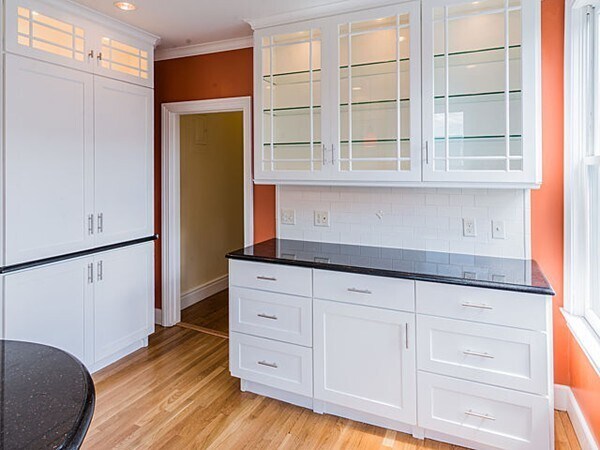 Building Photo - 832 Belmont St