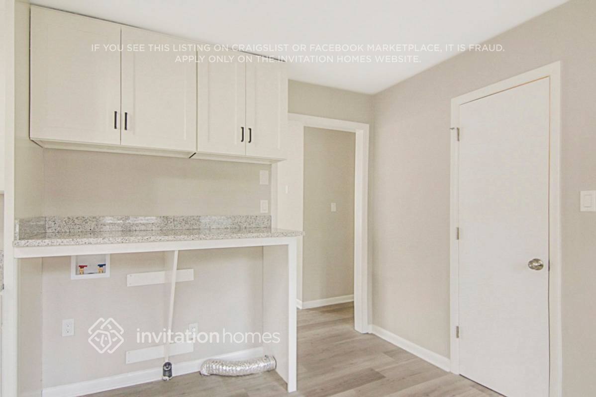 Building Photo - 1700 Woodland Rd