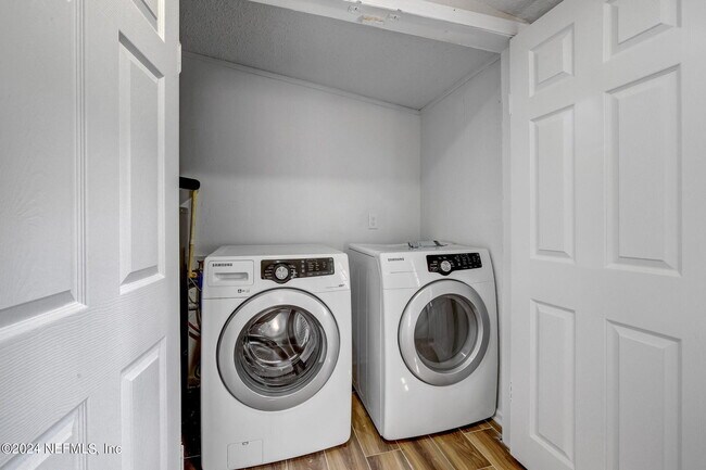 Building Photo - 4917 Dundee Rd