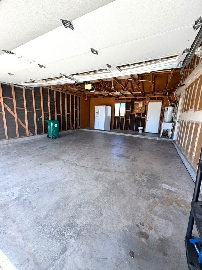 Building Photo - 4 Bedroom, 3 Bathroom with Office Near National Park