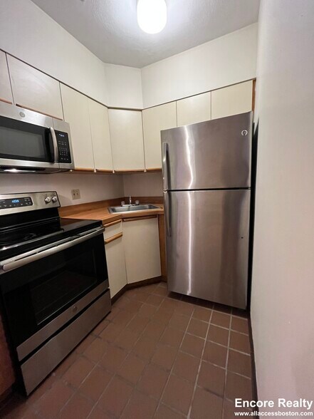 Building Photo - 11 Edinboro St