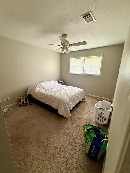Building Photo - 4011 Woodbriar Dr