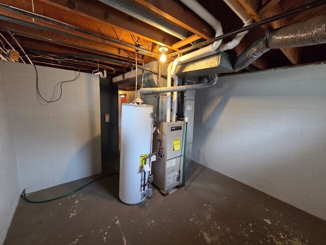 Building Photo - Well-Maintained 3BR Home – Garage + Washer/Dryer, dishwasher Included