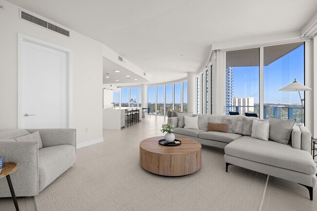 Building Photo - 2900 W Bay to Bay Blvd