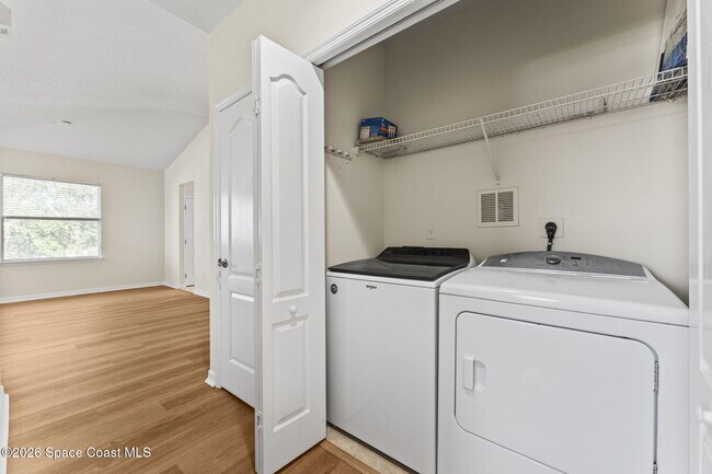 Building Photo - 907 Ocaso Ln