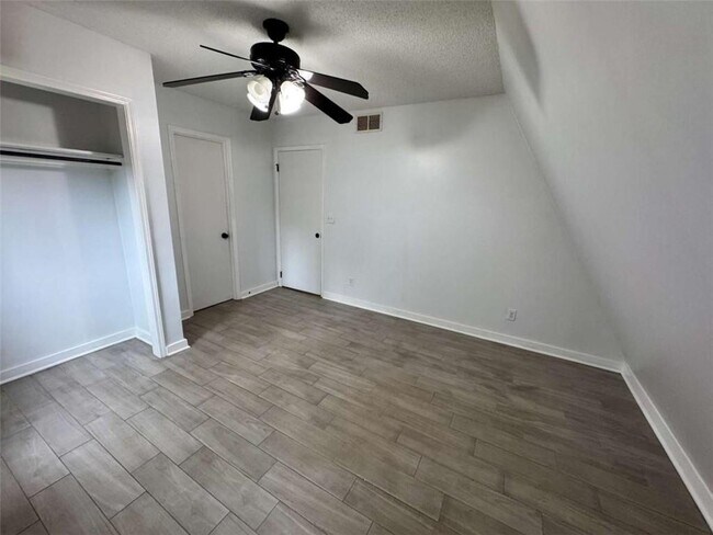 Building Photo - 2475 Hawk Creek Trail